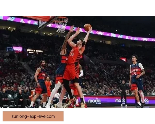 杨瀚森6+4遭针对被对手抱摔放倒却吃技术犯规 球迷怒吼裁判判罚不公